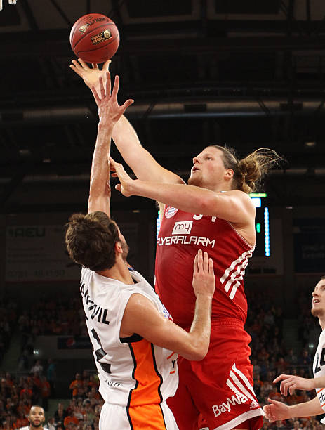 在内线拼抢 在内线拼抢